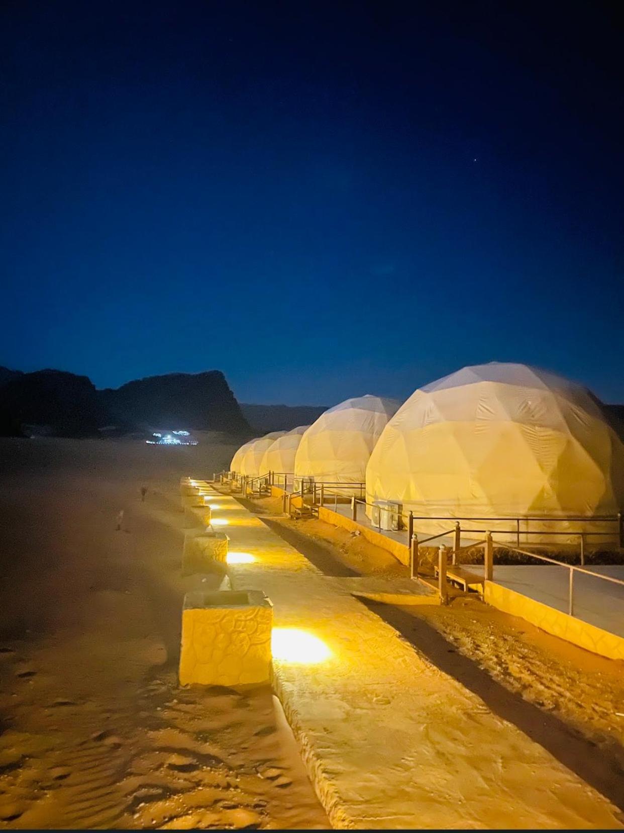 Wadi Rum Eagle Luxury Camp エクステリア 写真